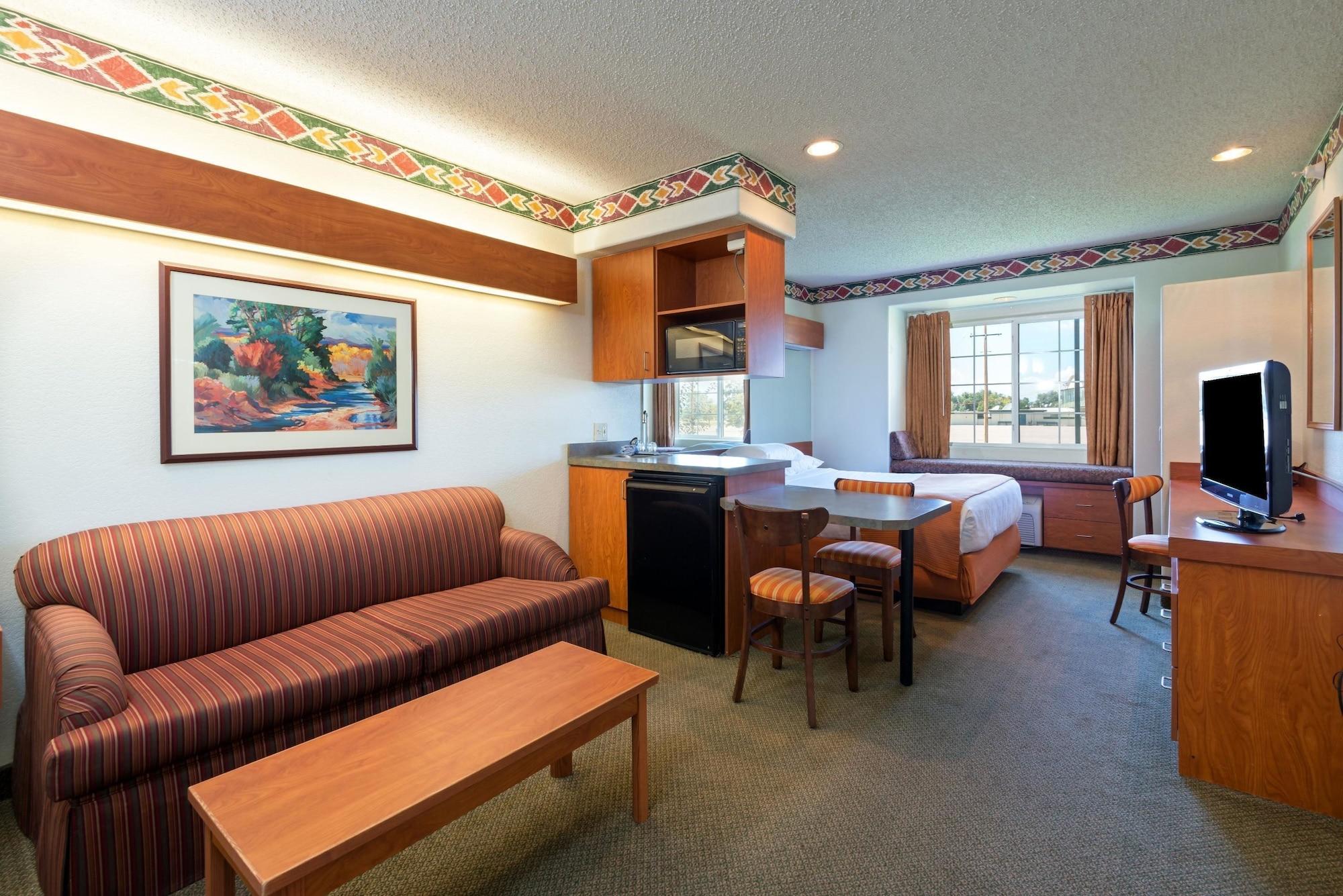 Microtel Inn And Suites Pueblo Buitenkant foto